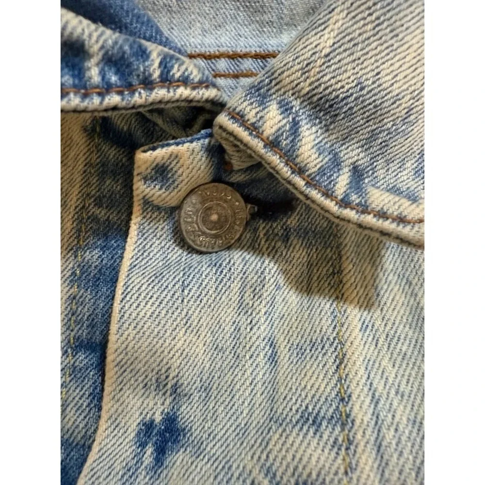 Levi's Trucker Jacket‎ Adult Medium Blue Denim Patched Button Long Sleeve.